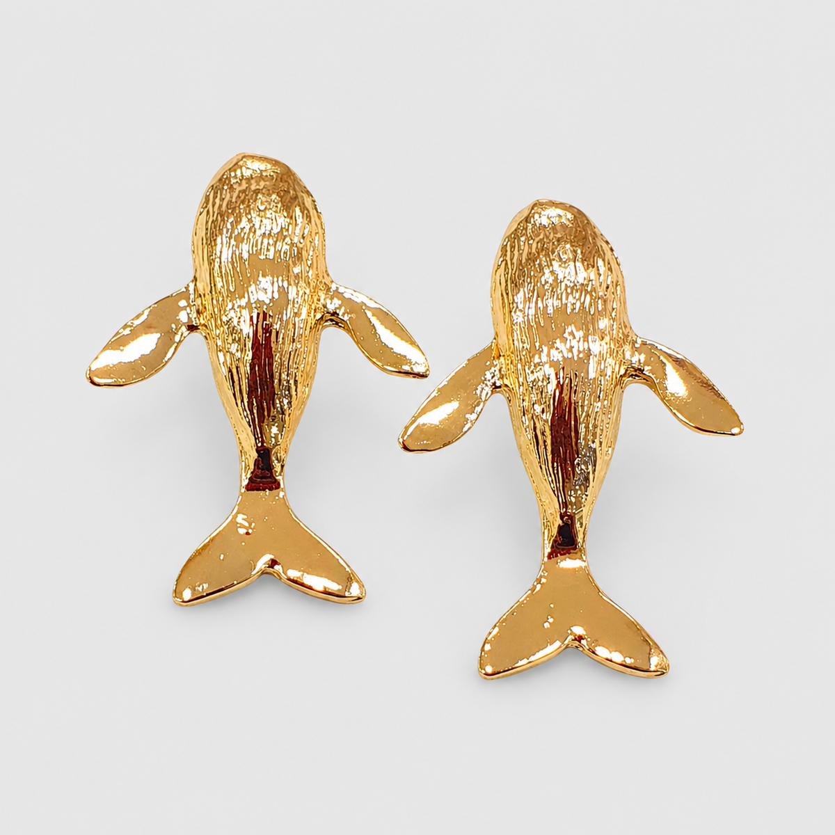 Aretes ballena dorado