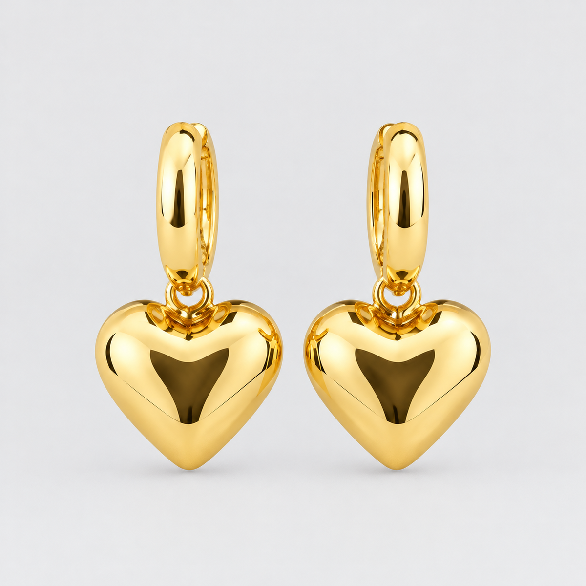Aretes corazón colgante dorado