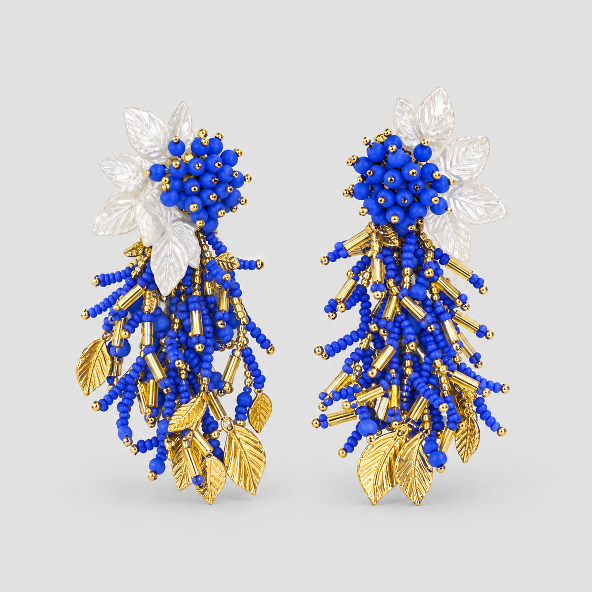 Aretes tejidos flor cascada azul violeta