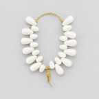 Collar vuelo ave blanco