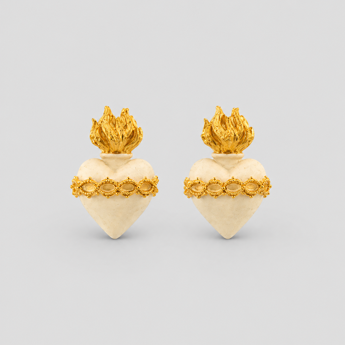 Aretes corazón de jesús pop blanco