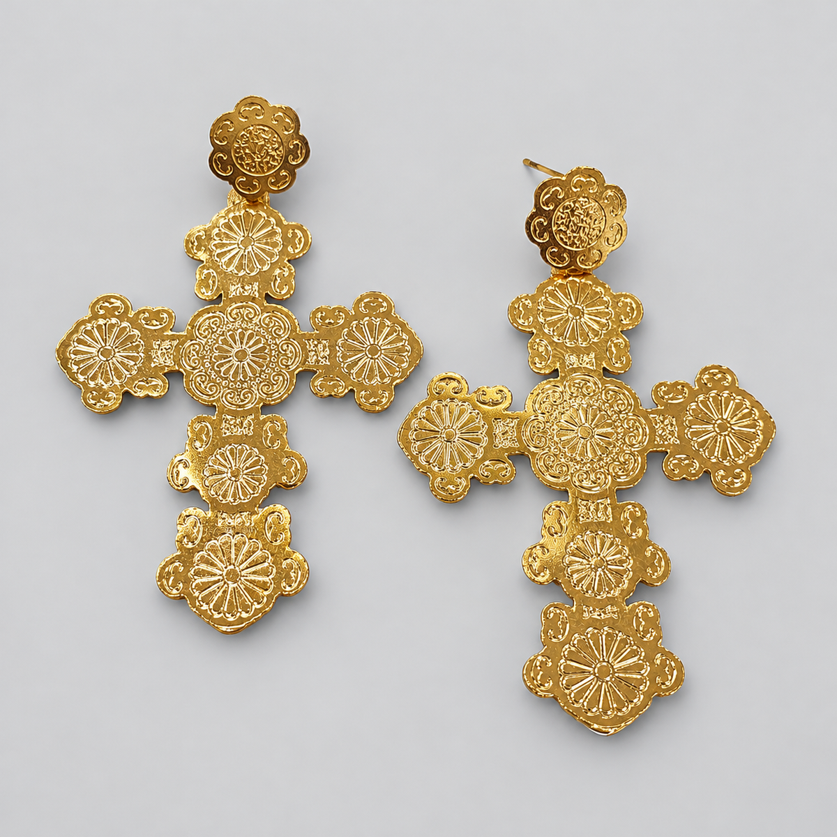 Aretes cruz dorado