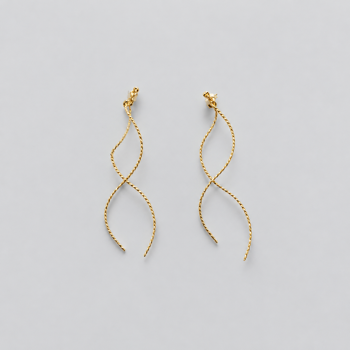 Aretes brisa dorado